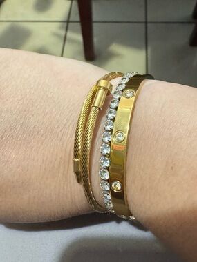 Set 3 pieces of bracelets
